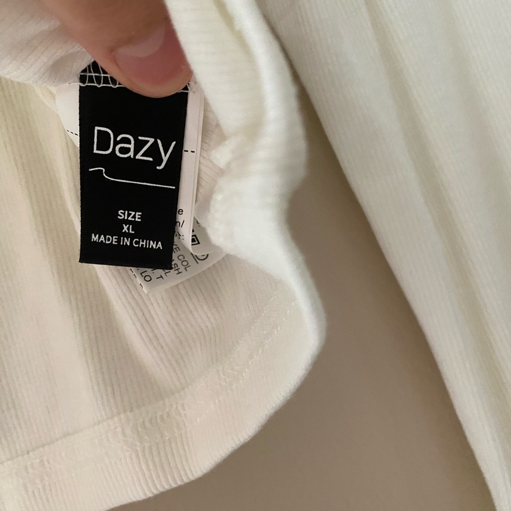 Dazy, Size Xl, All White Button Up Long Sleeve - image 4
